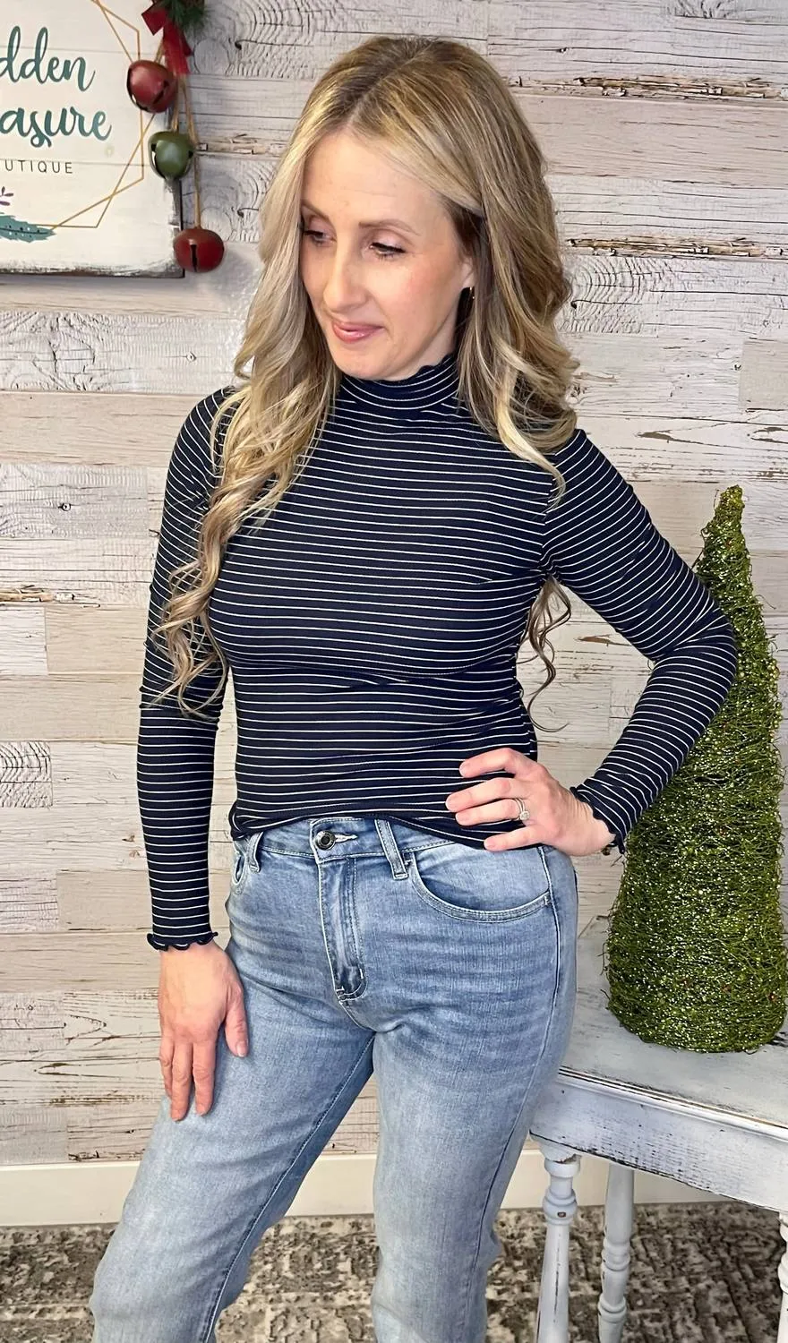 Aleene Ribbed Stripe Top In Navy
