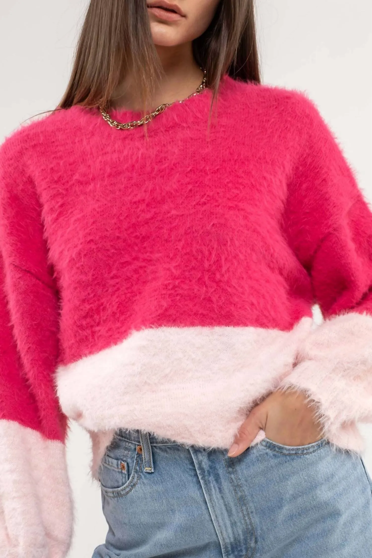 Alice Horizontal Split Fuzzy Sweater In Fuschia
