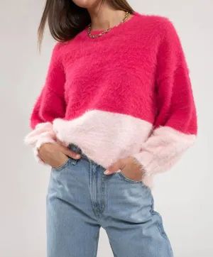 Alice Horizontal Split Fuzzy Sweater In Fuschia