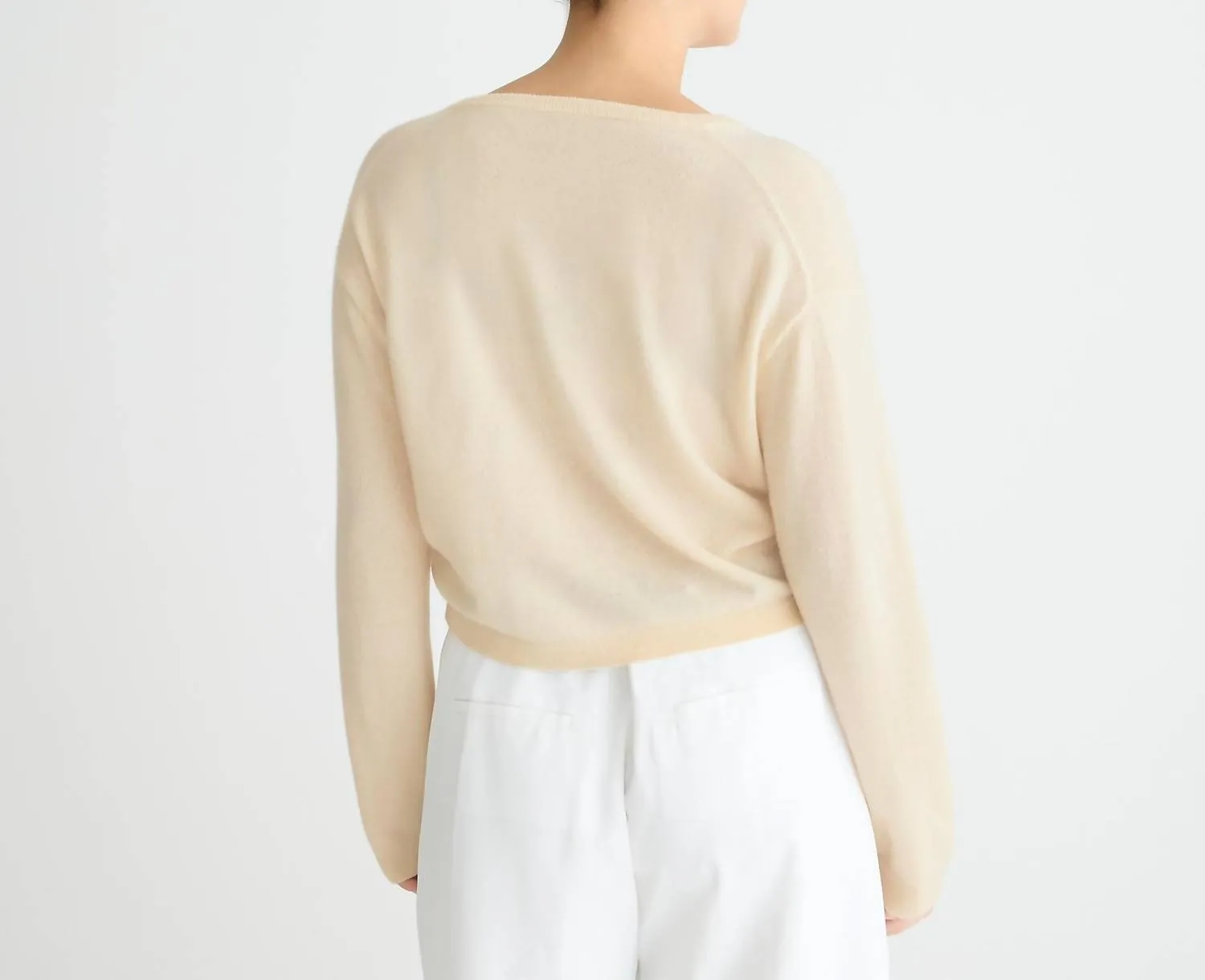 Cashmere Relaxed Cropped V-Neck Sweater In Heather Muslin