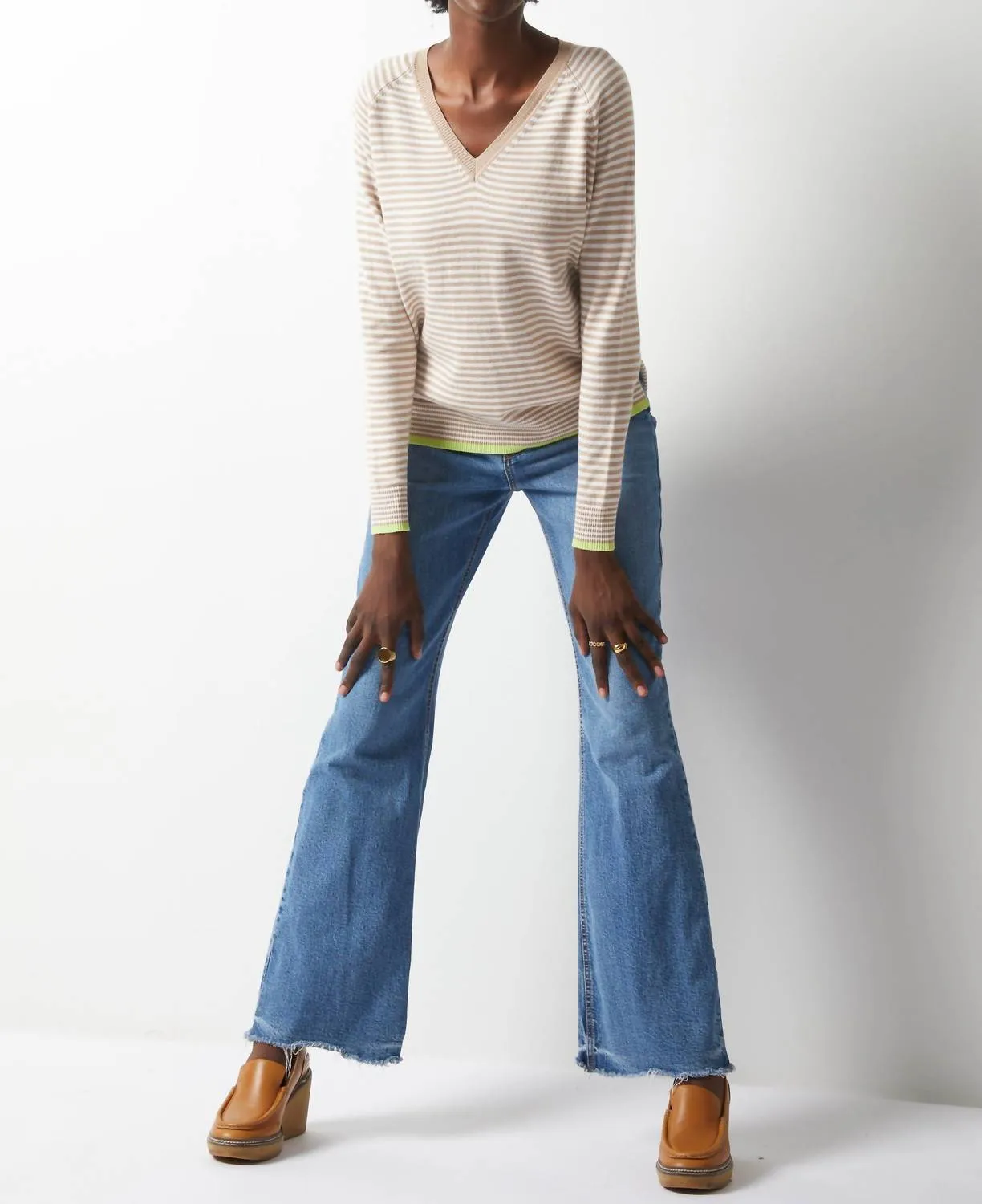 Essential Stripe V Sweater In Cookie