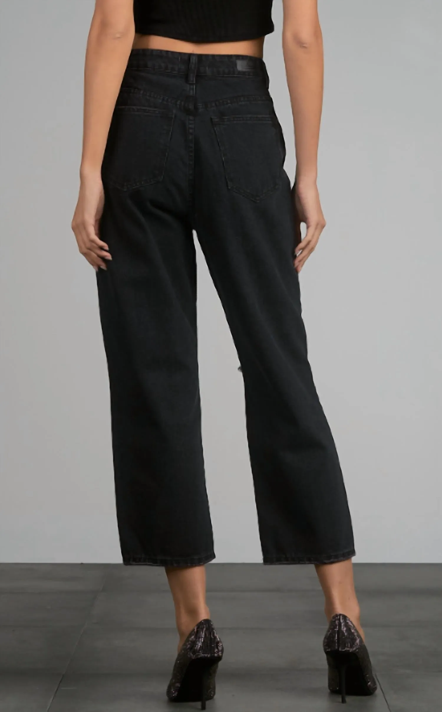 Fray Hem Distressed Crop Jeans In Black Vintage