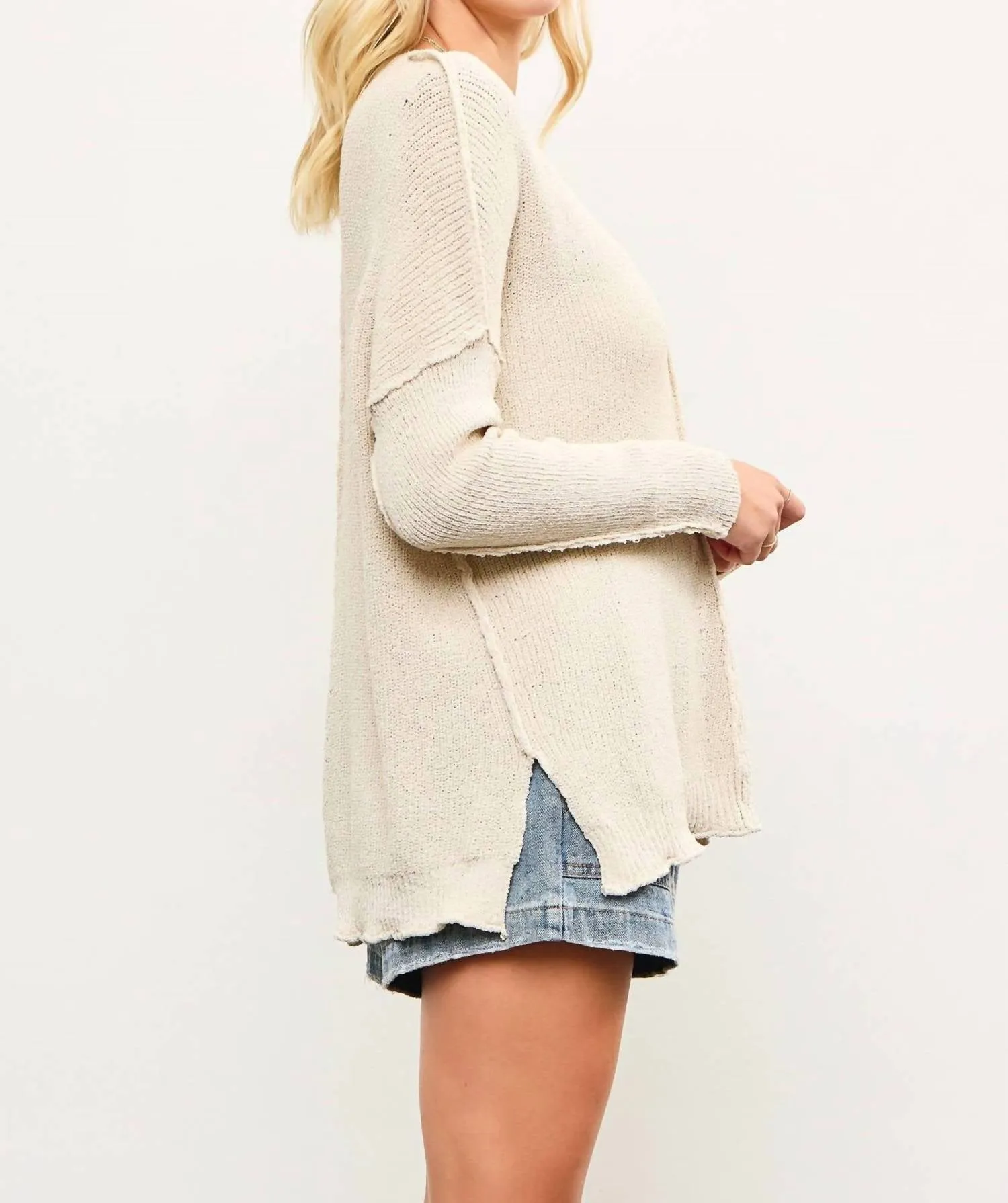 Lightweight V-Neck Sweater In Egg Shell