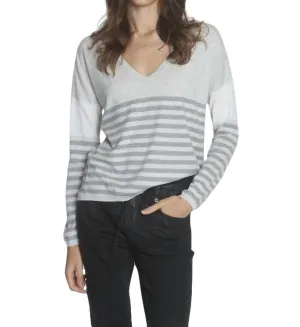 Lindsey Stripe Vee Top In Pumice/fog