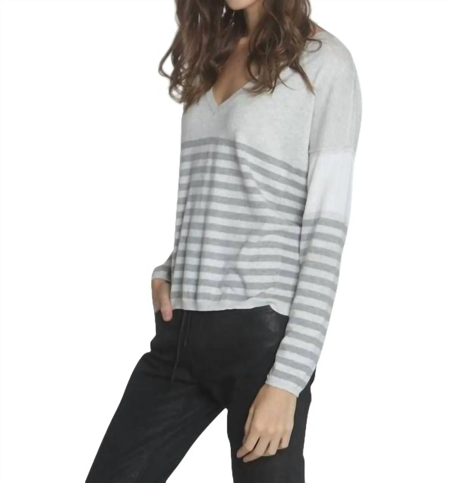 Lindsey Stripe Vee Top In Pumice/fog