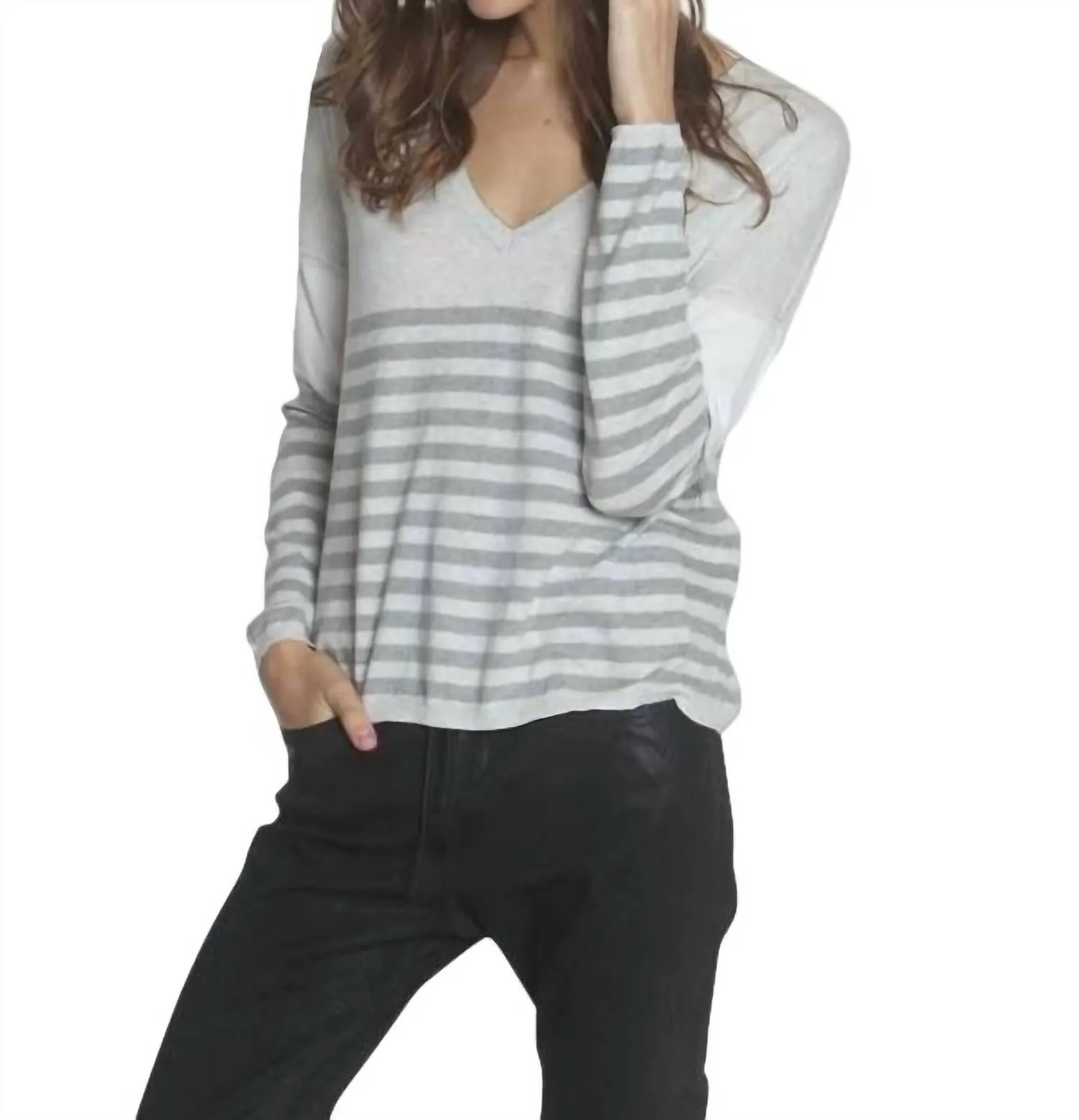 Lindsey Stripe Vee Top In Pumice/fog