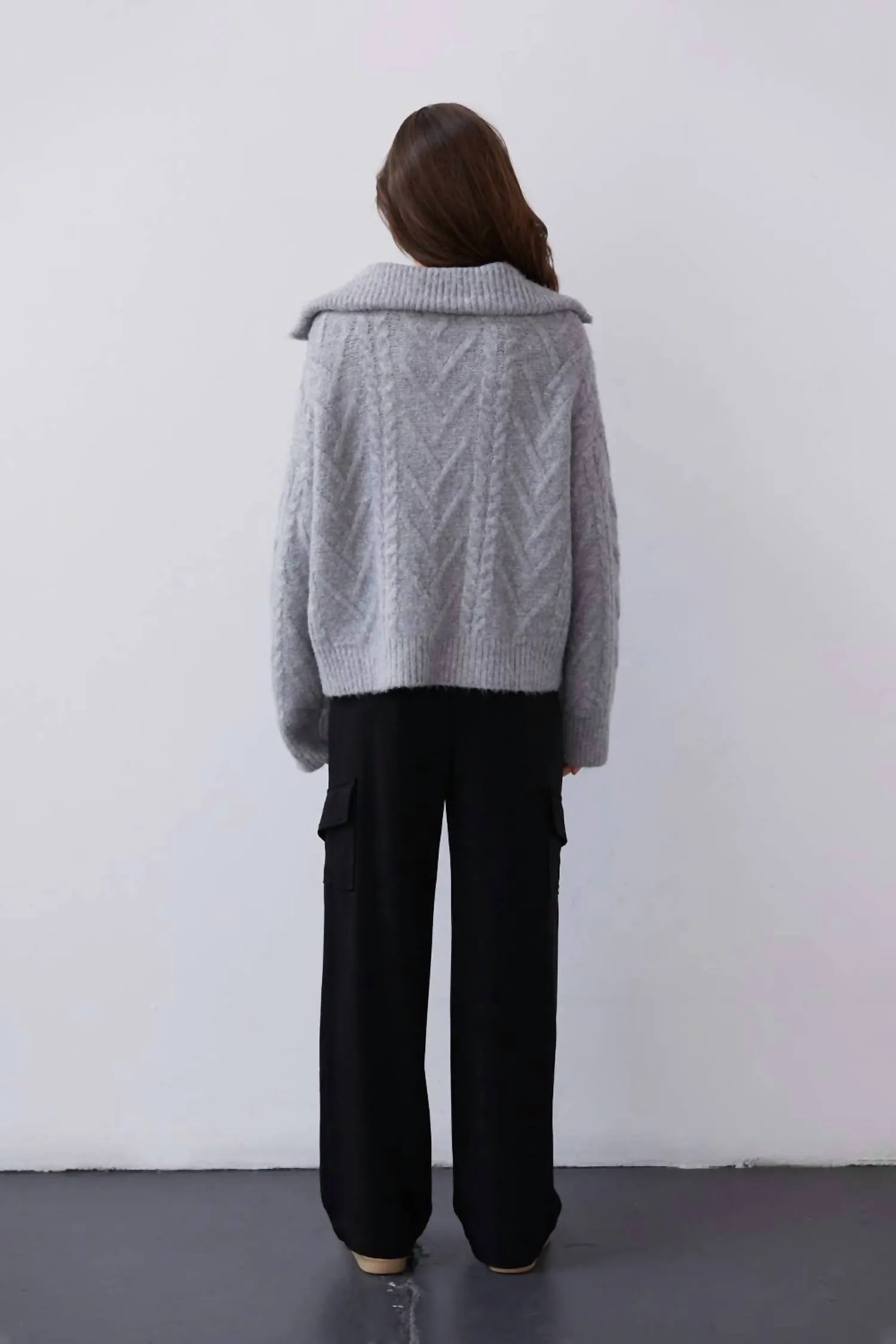 Mary-Ann Chunky Cable Knit Sweater In Heather Grey