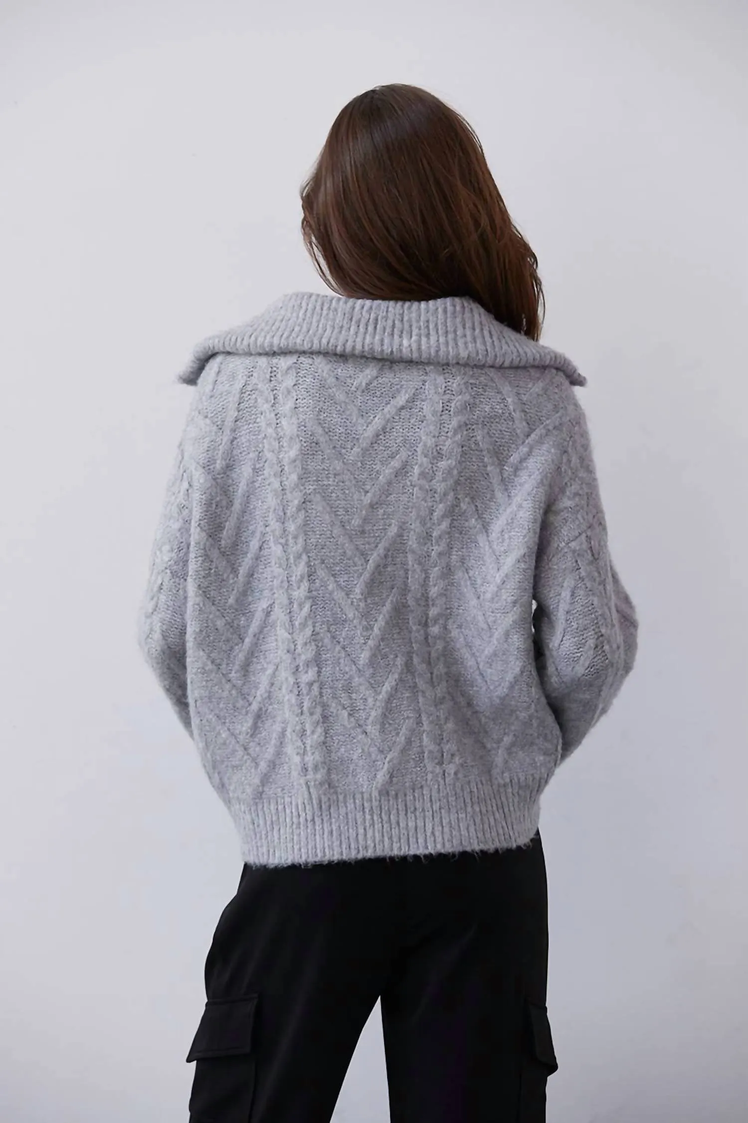 Mary-Ann Chunky Cable Knit Sweater In Heather Grey