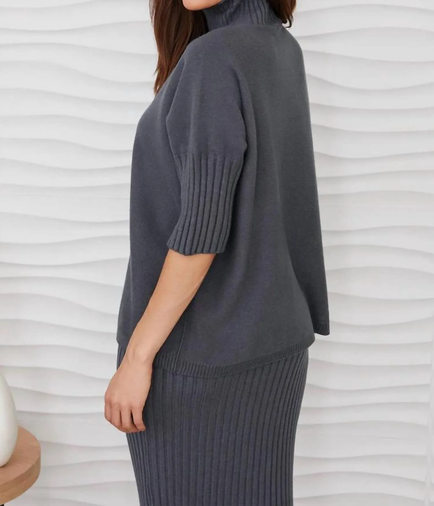 Rib Contrast Turtleneck Sweater In Charcoal