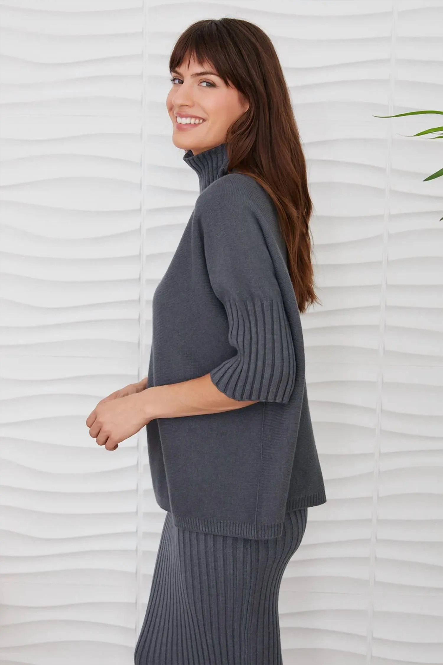 Rib Contrast Turtleneck Sweater In Charcoal