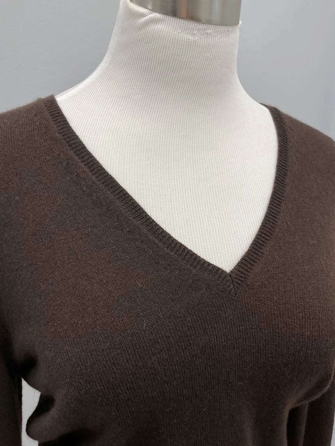 V-Neck Cashmere Sweater In Chocolate