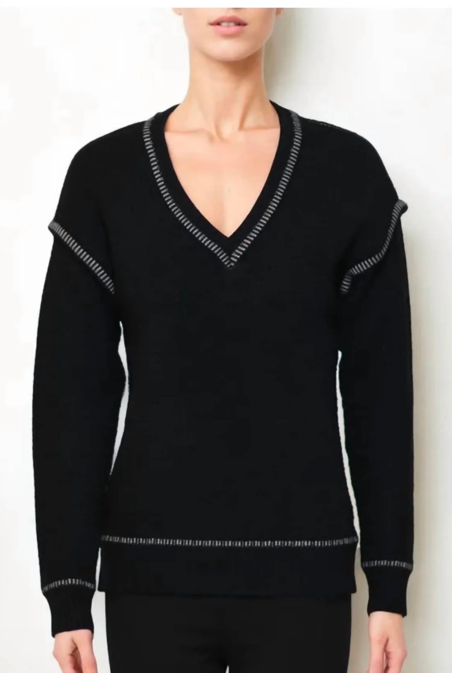 V Neck Sweater In Black