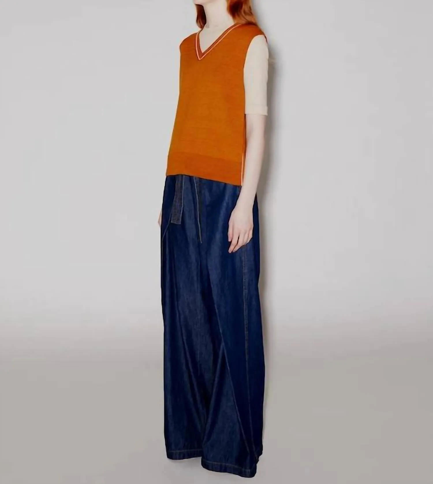 V-Neck Sweater Vest In Cognac