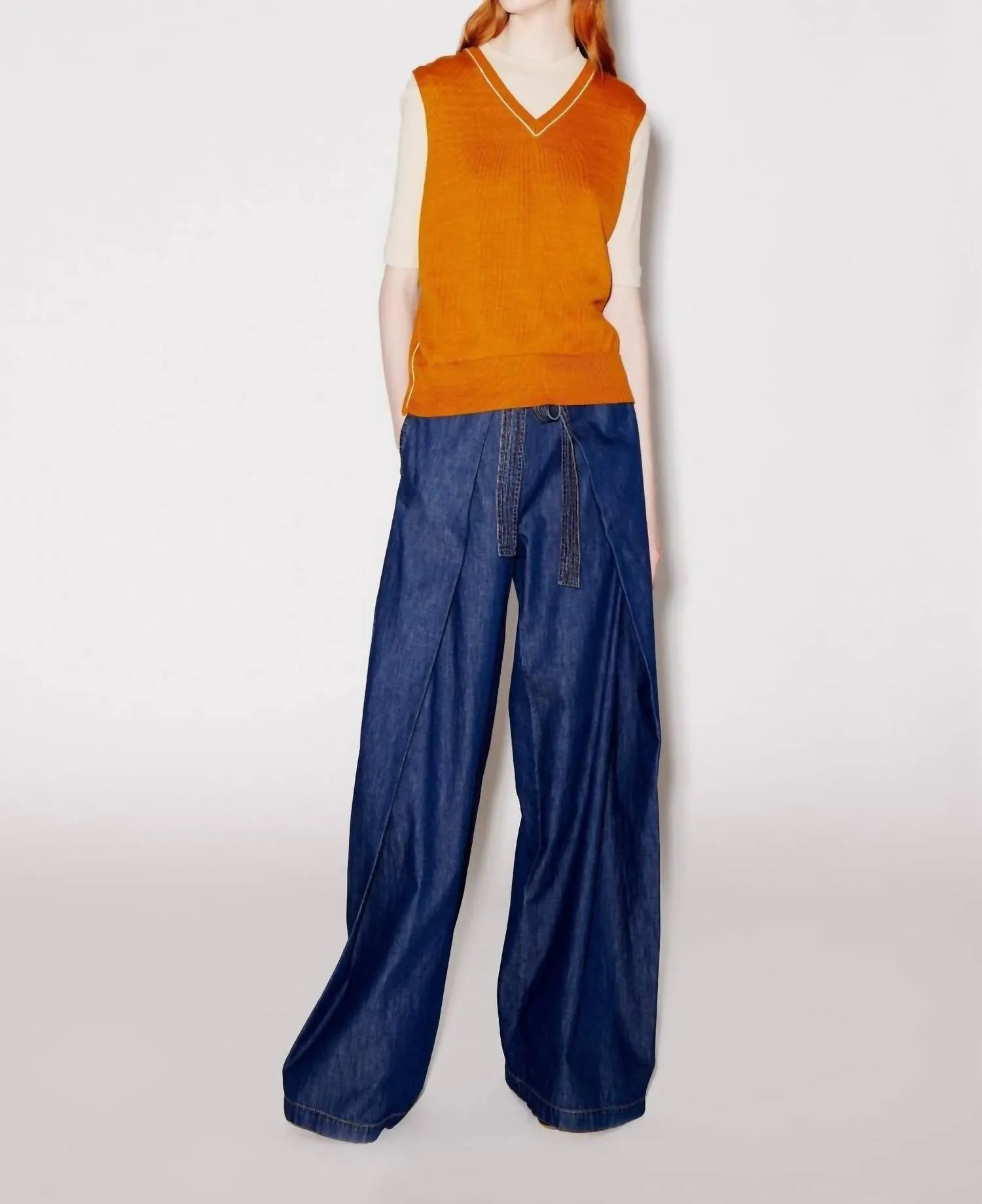 V-Neck Sweater Vest In Cognac