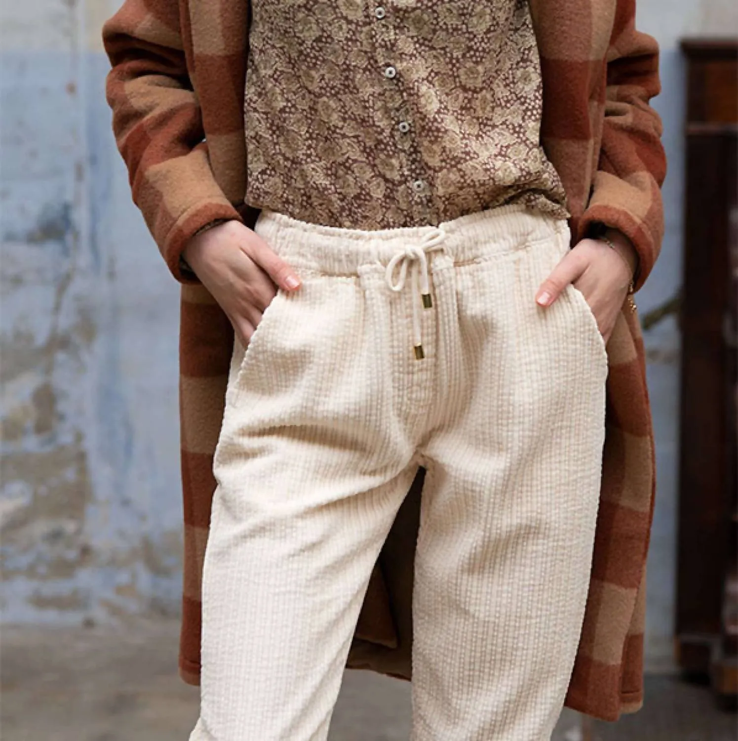 Women's Relaxed Fit Trousers In Porcelain