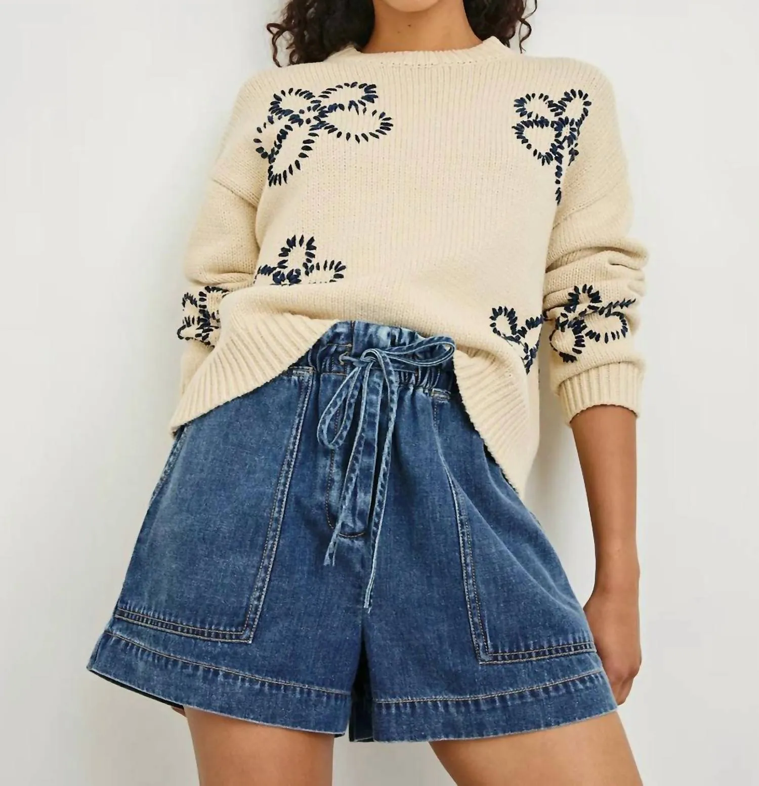 Zoey Daisy Sweater In Ivory Navy